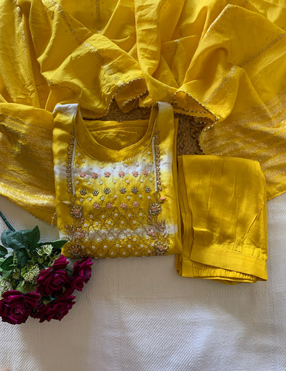 Sunehri Adaah Kurta Set