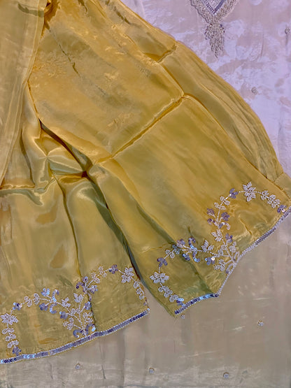 Noor-e-Subah Kurta Set